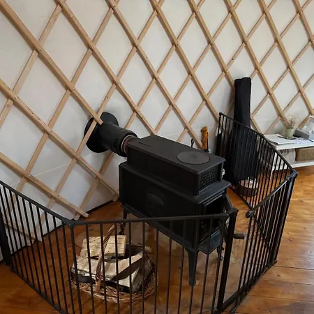 Yurt In Be Bernartice Οργανωμένο κάμπινγκ *